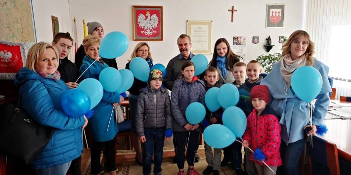Wspaniałe dzieciaki ze szkoły specjalnej „Jestem” odwiedziły przasnyskie starostwo.