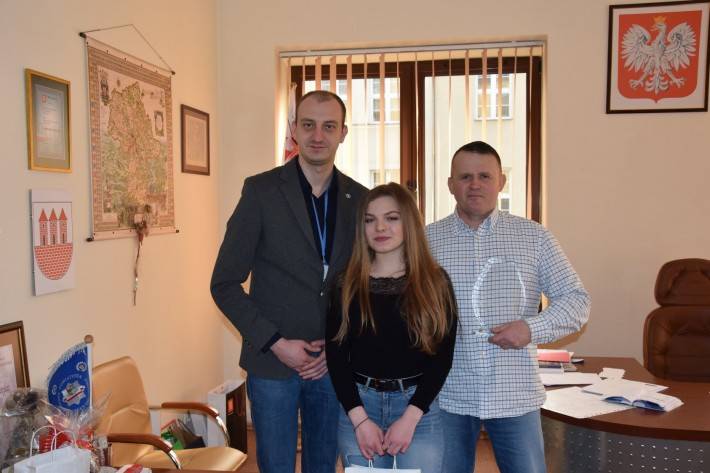 Burmistrz Przasnysz pogratulował sukcesu młodej mistrzyni sportów siłowych
