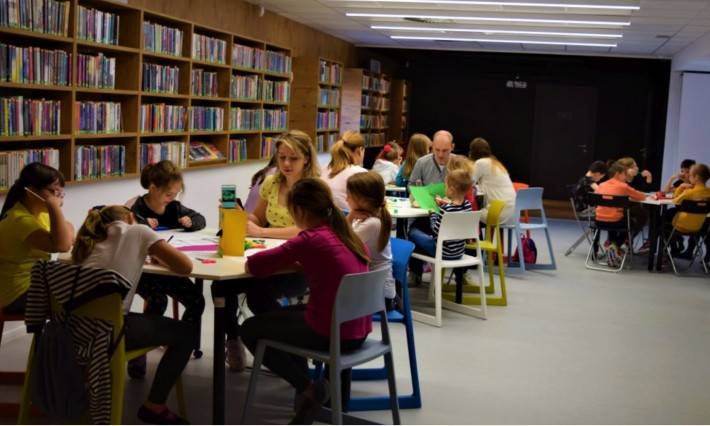 Wiosenny Poranek z Biblioteką
