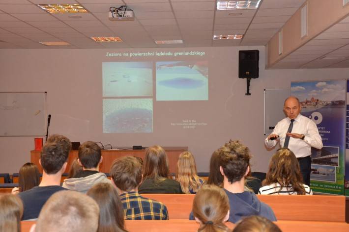 Uczniowie z KENa wybrali się do toruńskiego UMK na wykład z geomorfologii