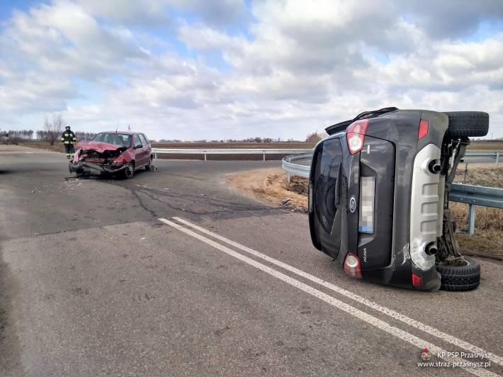 Wypadek dwóch samochodów osobowych w miejscowości Wężewo