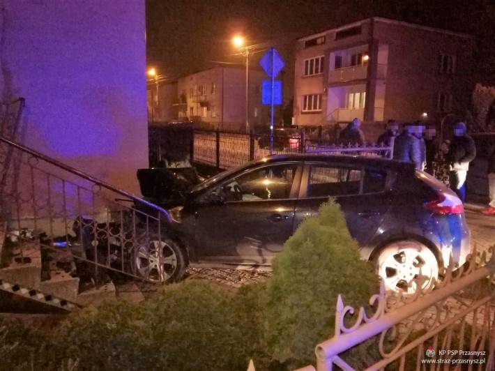 Wypadek samochodu osobowego w Przasnyszu