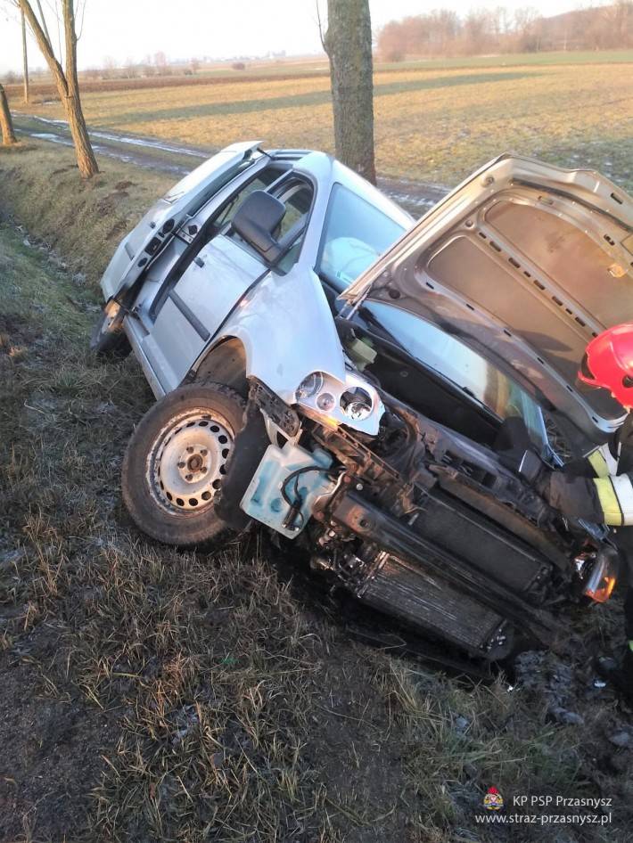 Kolizja samochodu osobowego w miejscowości Golany