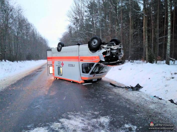 Dachowanie ambulansu w miejscowości Klin