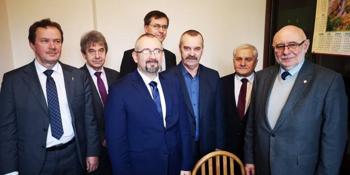Politechnika Warszawska kupiła od powiatu przasnyskiego lotnisko 