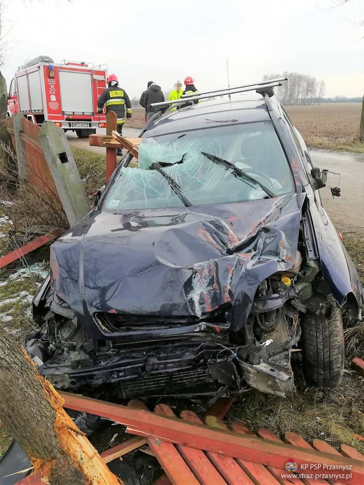 Wypadek samochodu osobowego w miejscowości Zawadki
