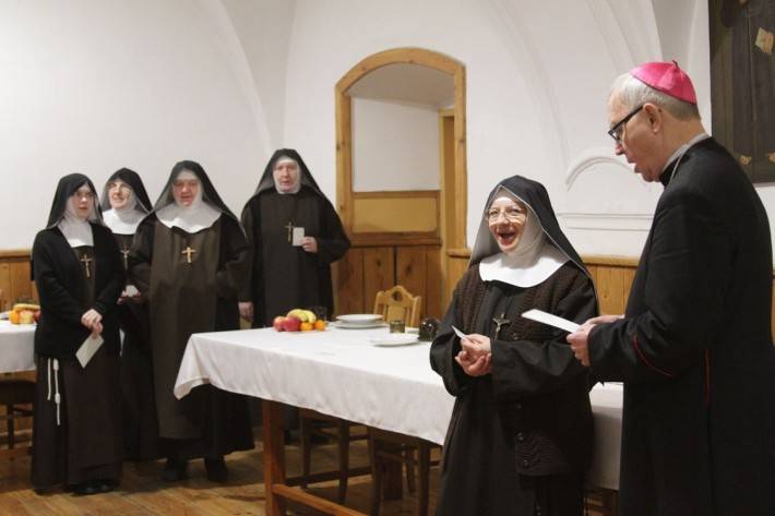Świąteczne spotkanie bp. Piotra Libery z siostrami klaryskami kapucynkami