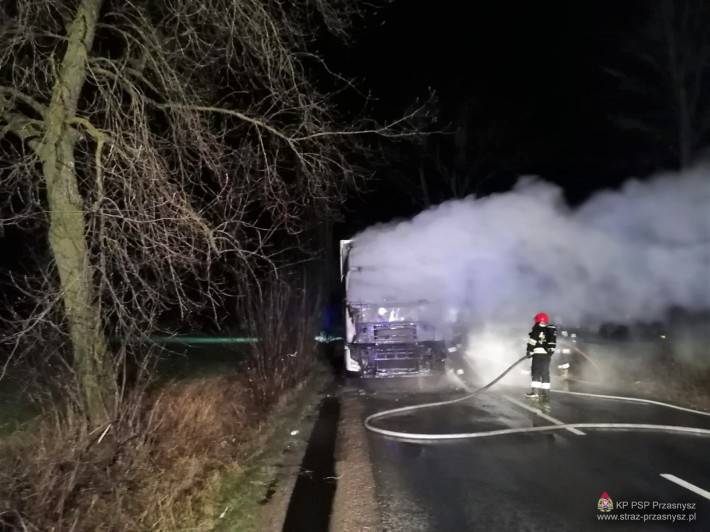 Pożar samochodu ciężarowego w miejscowości Obrąb