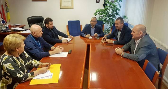 SZKOŁY POWIATOWE PROSZĄ O REMONTY I DEKLARUJĄ GOTOWOŚĆ PRZYJĘCIA NAJWIĘKSZEJ LICZBY UCZNIÓW