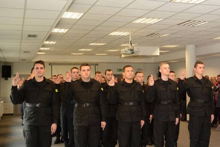 Ślubowanie nowo przyjętych policjantów