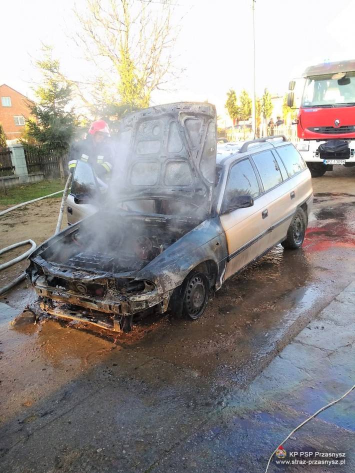 Pożar garażu i samochodu osobowego w miejscowości Mchówko