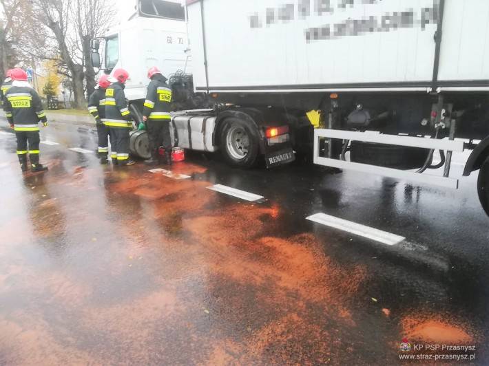 Kolizja samochodu osobowego z ciężarowym w Chojnowie