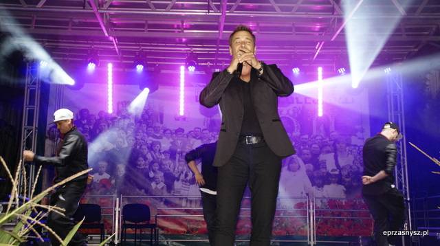 Nasz News: WEEKEND zaprosił do tańca w Bogatem (ZDJĘCIA)