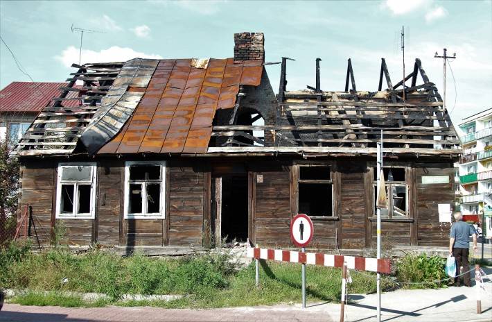 Uważaj! Ten budynek może w każdej chwili runąć!