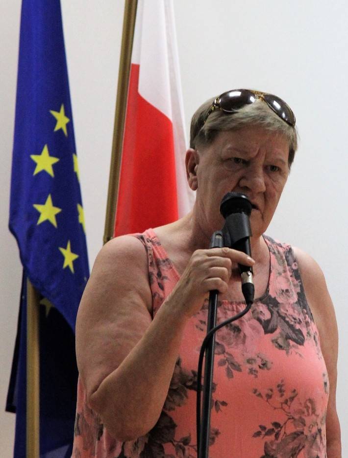 Ratownicy na kontrakty, karetki do prywatnych garaży