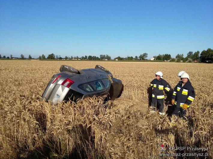 Kolizja dwóch samochodów osobowych na skrzyżowaniu w miejscowości Wężewo