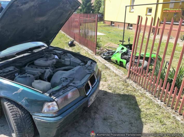 Kolizja motocykla z samochodem osobowym w miejscowości Raszujka