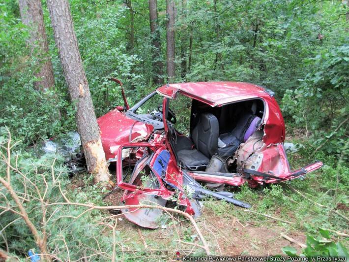Wypadek samochodu osobowego w miejscowości Wyrąb Karwacki