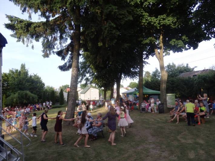 Parafialny Piknik Rodzinny w Czernicach Borowych zintegrował parafian