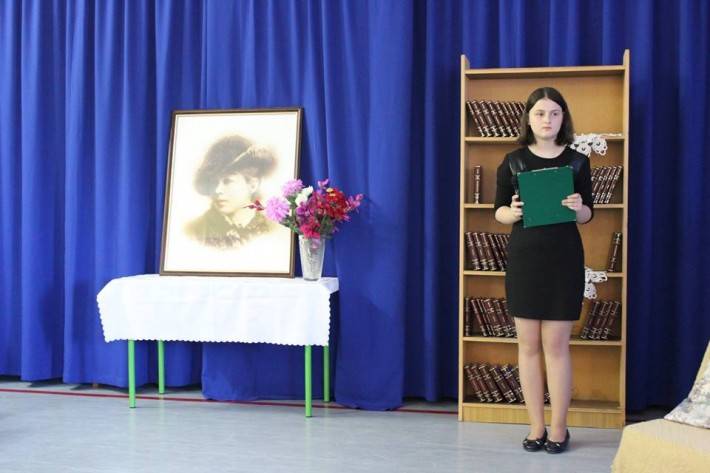 Uroczysty apel z okazji Dnia Patrona w Krasnem