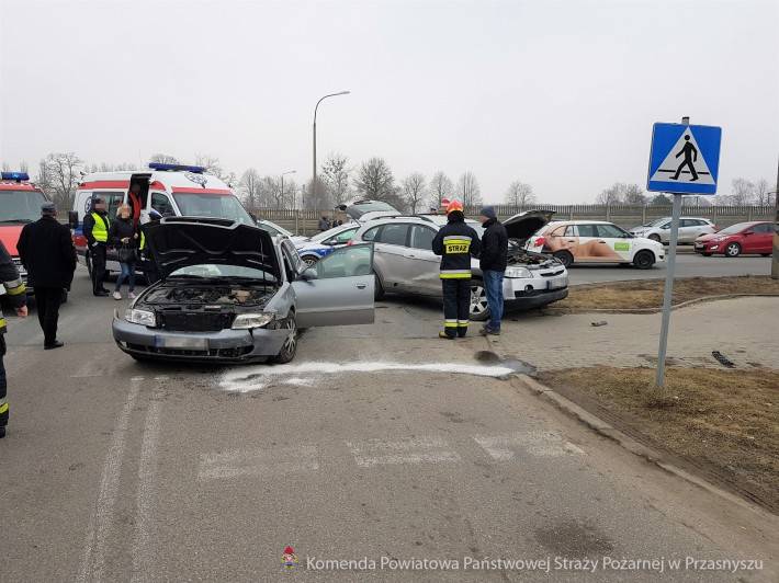 Wypadek dwóch samochodów osobowych w Przasnyszu