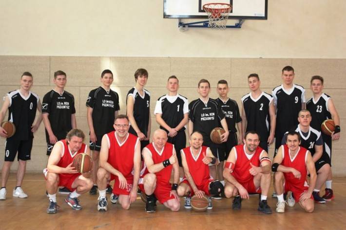 Belfrowie pokonali swoich uczniów 46:27 
