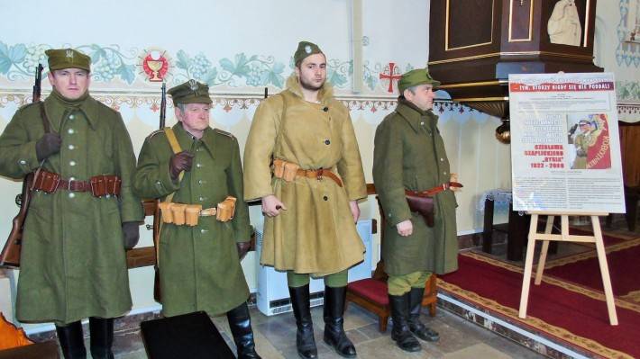 Uroczystości poświęcone pamięci żołnierzy niezłomnych w Czernicach Borowych