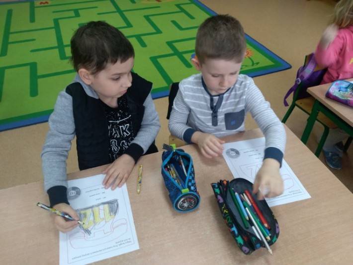 Każdy, kto ma mądrą głowę zna numery alarmowe!