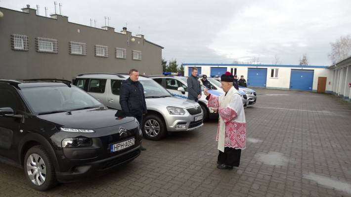 Uroczyste przekazanie i poświęcenie radiowozów