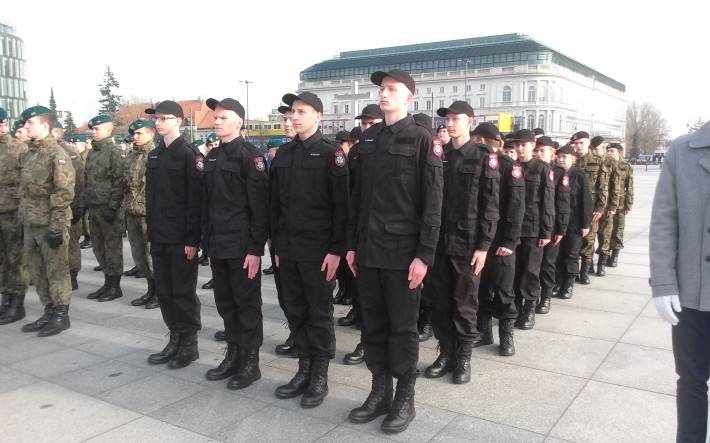 Uczniowie ALO uroczyście ślubowali przed grobem Nieznanego Żołnierza w Warszawie
