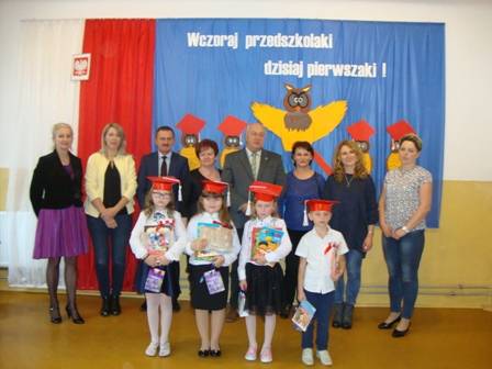 „Wczoraj przedszkolaki, dziś pierwszaki”, czyli pasowanie na ucznia w Ulatowie-Adamach