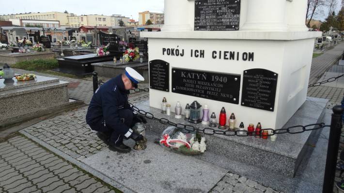 HOŁD POMORDOWANYM POLICJANTOM