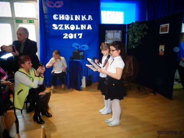 Nasz news: Choinka szkolna w Rostkowie (ZDJĘCIA)