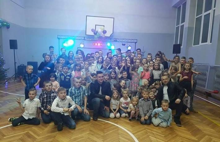 Choinka szkolna w Nowej Krępie (ZDJĘCIA)