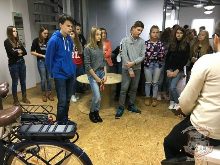 Gimnazjaliści z wizytą w firmie rowerowej Kross i firmie projektowej Engineo
