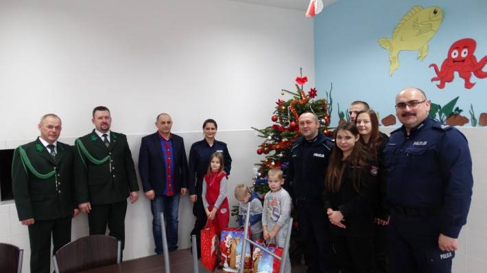 NIEBIESKA GWIAZDKA W PLACÓWCE OPIEKUŃCZO- WYCHOWAWCZEJ „NASZE DZIECI” W CZERNICACH BOROWYCH
