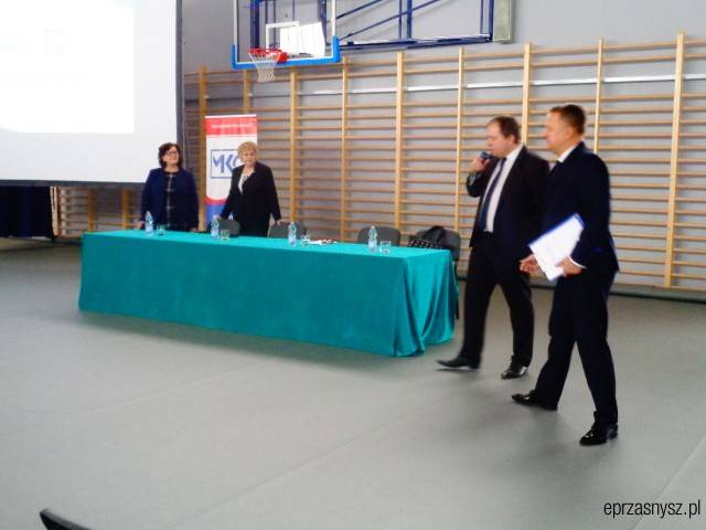 Nasz news: Reforma oświaty – spotkanie dyrektorów (ZDJĘCIA)