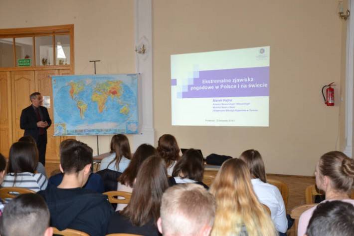LO: INAUGURACJA WYKŁADÓW DLA KLAS GEOGRAFICZNYCH