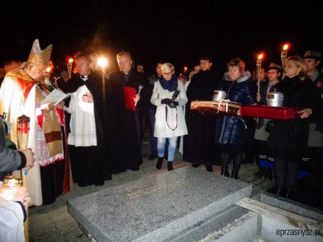 Tylko na ePrzasnysz.pl: Drugi pochówek dzieci zmarłych przed narodzeniem oraz poświęcenie figury na grobie „Dziecka Utraconego” (ZDJĘCIA)