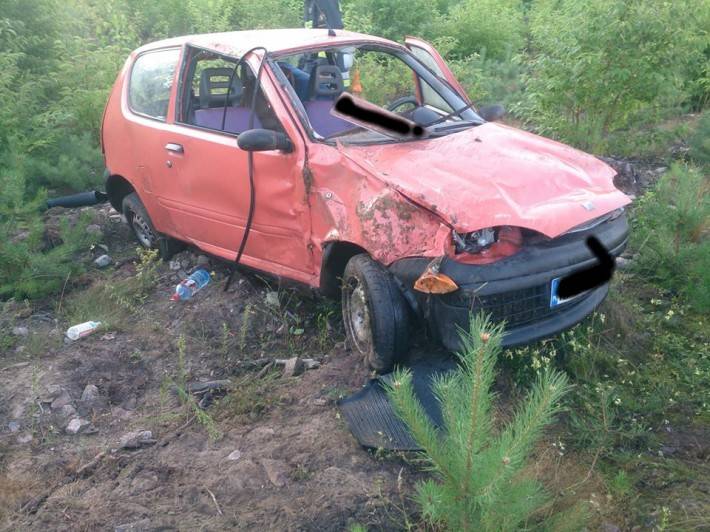Wypadek w gminie Chorzele. Kobieta i jej syn trafili do szpitala (ZDJĘCIA)