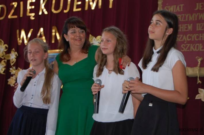 Pożegnanie dyrektorki w przasnyskiej „Dwójce” (ZDJĘCIA)