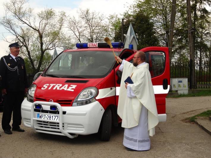 Poświęcenie samochodu Ochotniczej Straży Pożarnej w Węgrze (ZDJĘCIA)