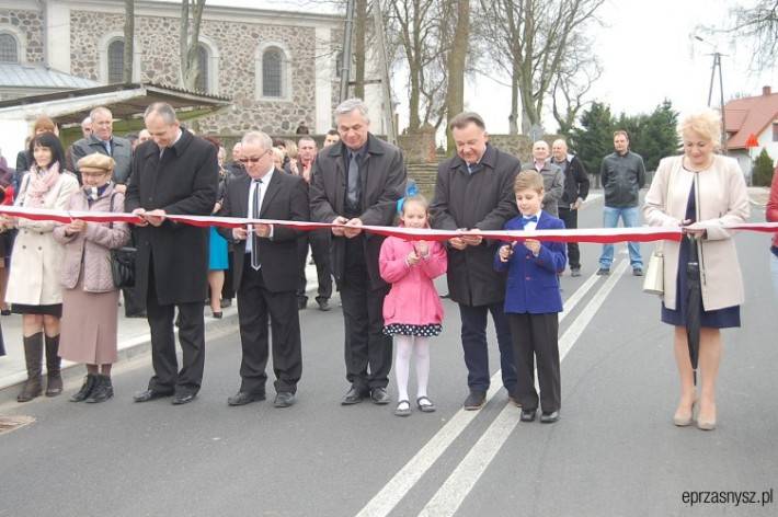 Wizyta Marszałka Adama Struzika i oddanie drogi w Krzynowłodze Wielkiej (ZDJĘCIA)