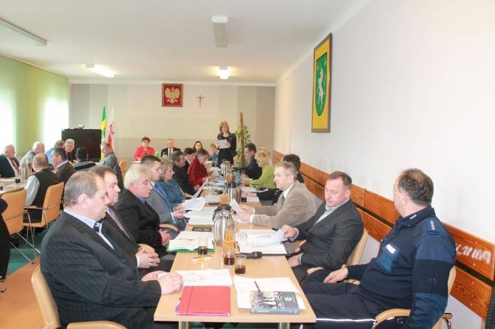 Ruina zamiast posterunku policji i stan bezpieczeństwa gminy Jednorożec.