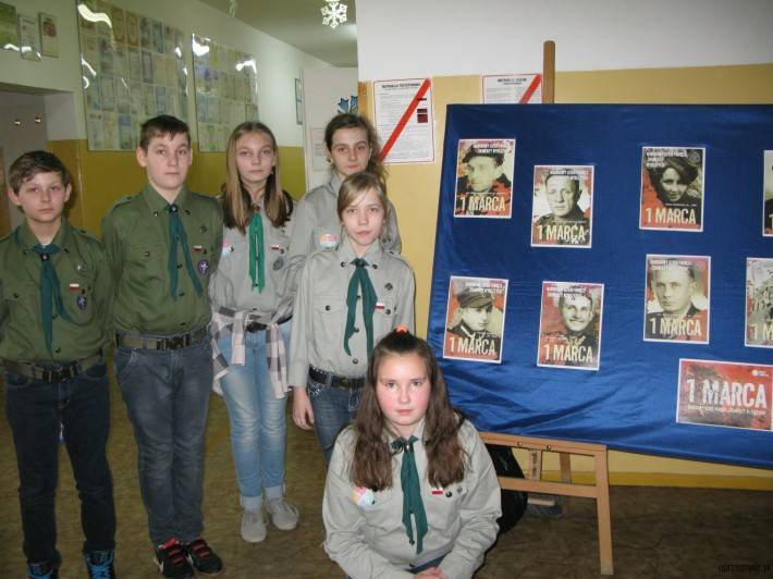 Konkursy, nagrody oraz apel ku czci „Żołnierzy Wyklętych” w Czernicach Borowych (ZDJĘCIA)