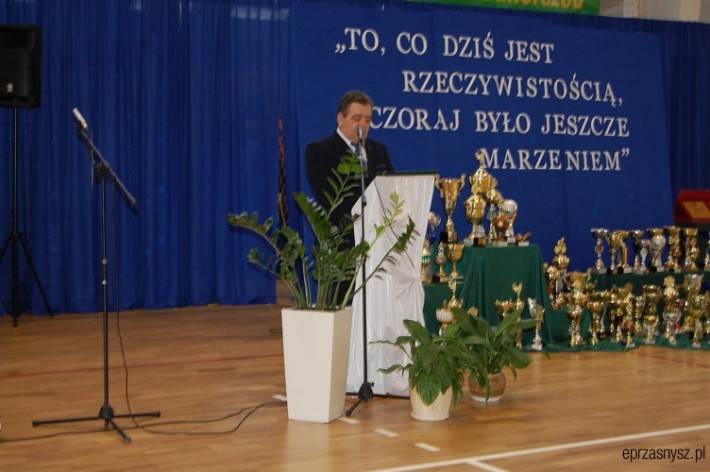 Hala sportowa w Jednorożcu oddana do użytku (ZDJĘCIA)