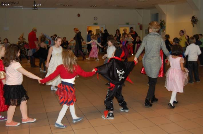 Bal karnawałowy w przasnyskiej Dwójce (ZDJĘCIA)