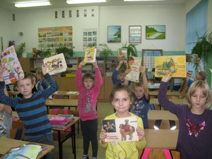 Pierwszaki w Czernicach Borowych zgłębiały tajniki magii czytania książek i wierszyków