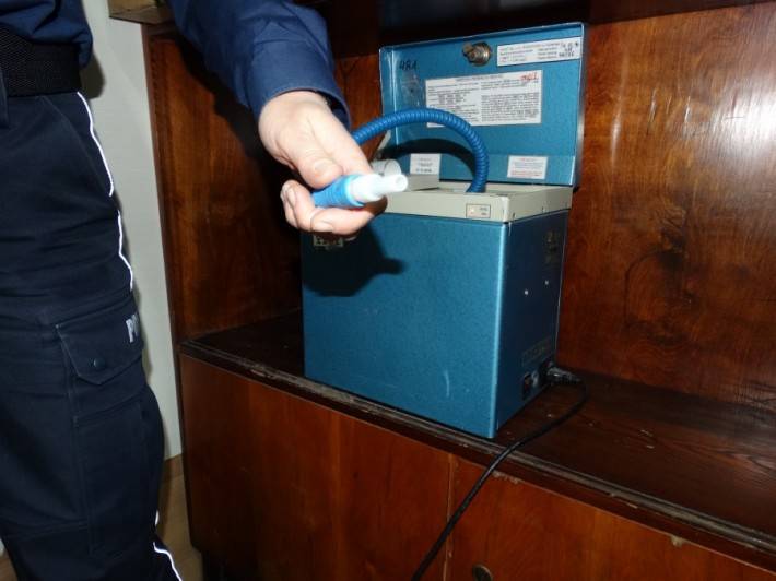 Przyjechał na policję zbadać się alkometrem. Teraz odpowie przed Sądem...