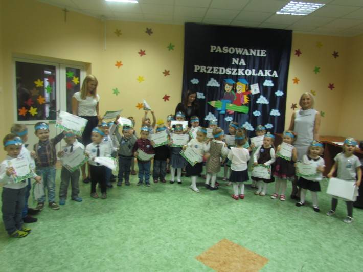 Pasowanie na Smerfa w Językowym Przedszkolu 